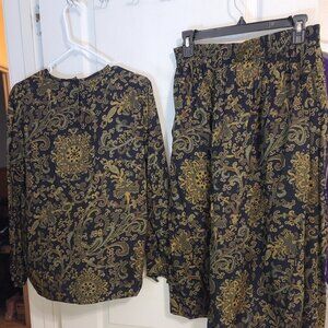 Rena Brown for Saville Petite Ladies 2 piece Top and Skirt. Ladies size 10P